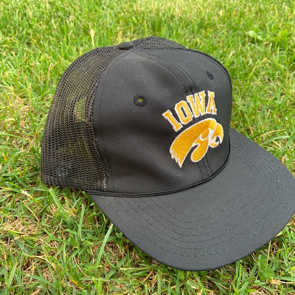 iowa hawkeyes trucker hat